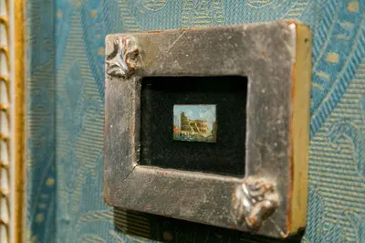a metal switch on the side of a wall at Hotel Celio in Rome