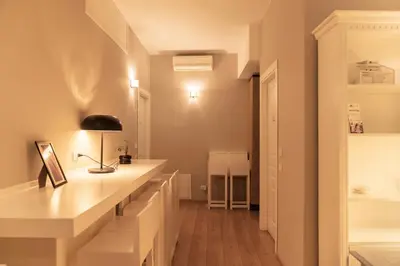 a living room with a long counter with a lamp at TrastevereInn in Rome
