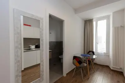 a room with a mirror and a table with chairs at Vatican Scipioni 113 in Rome