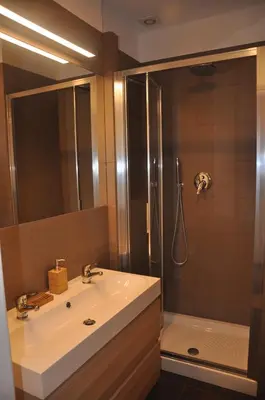 a bathroom with a sink and a shower at Morin 27 in Rome