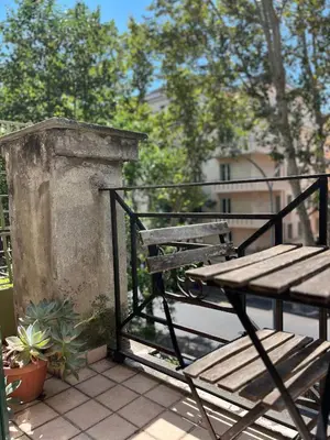 a wooden bench sitting on top of a balcony at Domus Amica in Rome