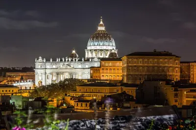 a view of the vatican building at night at Trastevere Casa Renella 92 in Rome