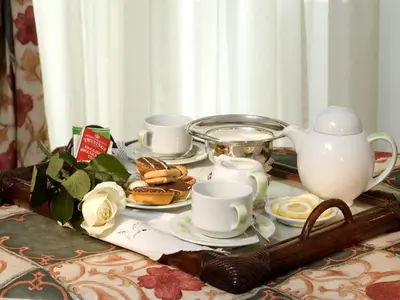 a table with a tea set with cups and saucers at Hotel Aberdeen in Rome