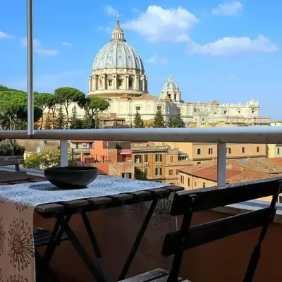 Saint Peter's Bright Apartment | Romeloft