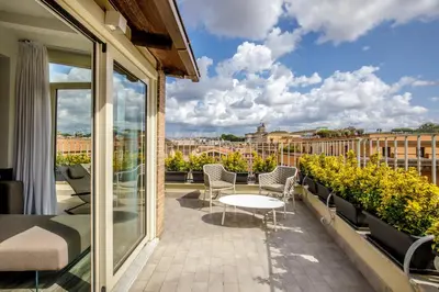 a patio with chairs and a table on a balcony at Hotel Regno in Rome