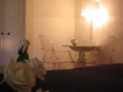 a room with a table and chairs and a lamp at La Rotella Nel Sacco in Rome