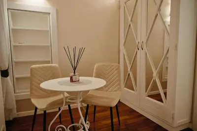 a white table and chairs in a room at Cozy Studio Parlamento in Rome