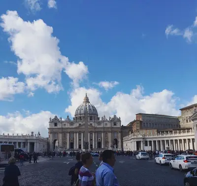 a building with a domed building with people in front of it at Dream Holiday Home in Rome