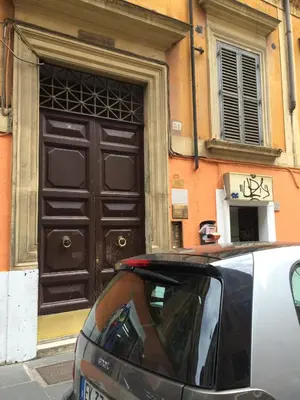 a car parked in front of a large wooden door at Habana's Design in Rome