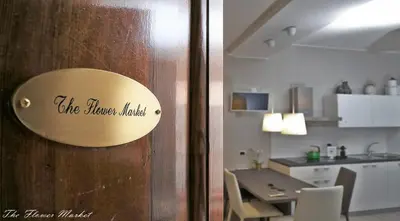 a door with a sign that reads the house island at The Flower Market Apartment in Rome