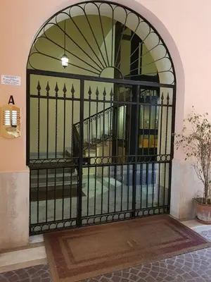 an entrance to a building with an iron gate at Appartamento Privato Simone in Rome