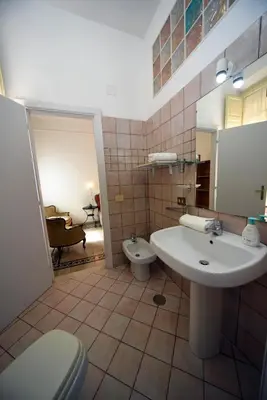 a bathroom with a sink and a toilet in it at Appartamento con 3 camere da letto e 2 bagni vicino al Vaticano in Rome