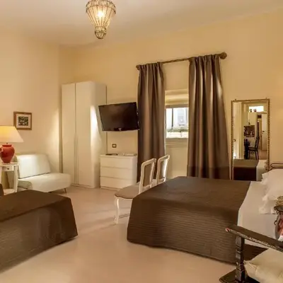 Roma Central Guest House