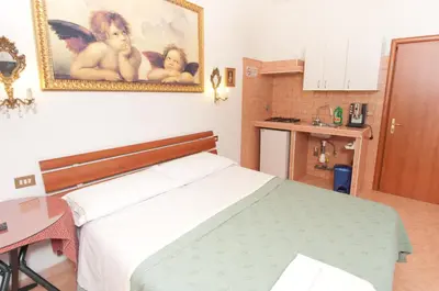 a bedroom with a bed and a painting on the wall at B&B Babri Simim Taj in Rome