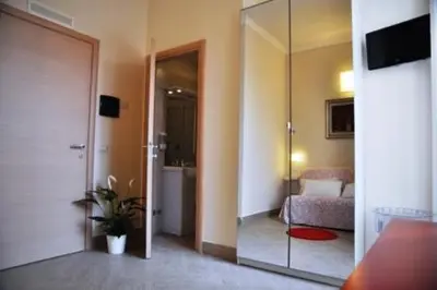 a living room with a door leading to a bedroom at Bed & Breakfast Agli Horti Sallustiani in Rome