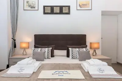 a living room with a couch and two lamps at Boutique Domus Trastevere Bertani in Rome