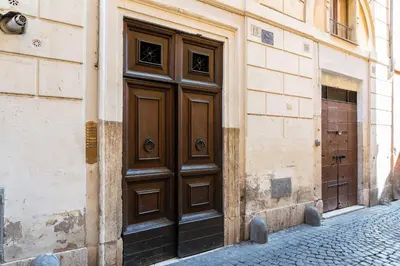 a brown door on the side of a building at Guest House o Affittacamere Magenta Fico 2 in Rome