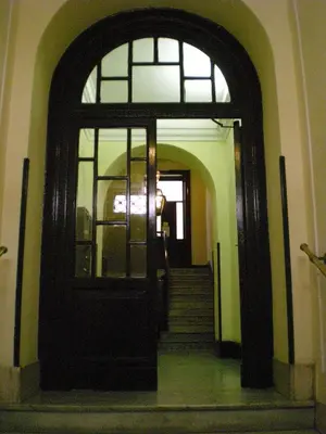 an entrance to a building with a black door at Les Artes in Rome