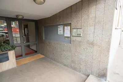 a lobby with a tiled wall and a window at tiaspettoaroma in Rome
