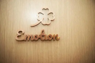 a wooden sign with a clover on a wall at Domus Diana in Rome