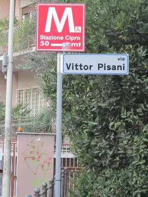a street sign for a sign for a visitor pharmacy at Le Cupole in Rome