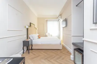 a bedroom with a bed and a window at Rome Central Inn in Rome