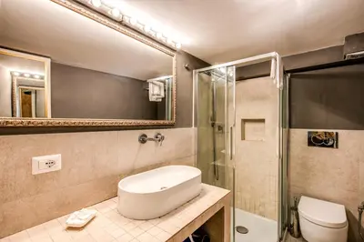 a bathroom with a toilet sink and a shower at La Scala in Rome