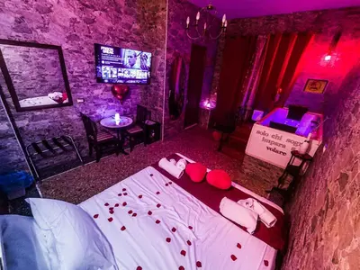 a bedroom with a bed and a tv in a room at Il Gladiatore in Rome