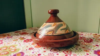 a vase sitting on top of a table at Casa ParticulART in Rome