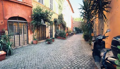 an old building with a tile roof with plants on it at LeopardElla in Rome