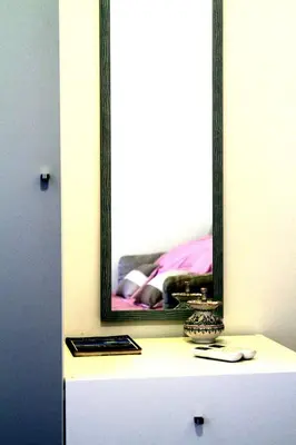a mirror on top of a dresser in a room at MANDRUCHELLO'S in Rome