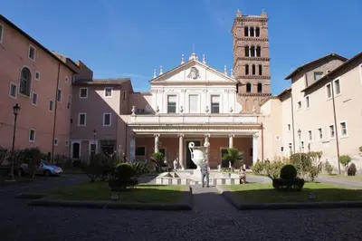a building with a statue in the middle of a courtyard at Il Mio Giardino in Rome
