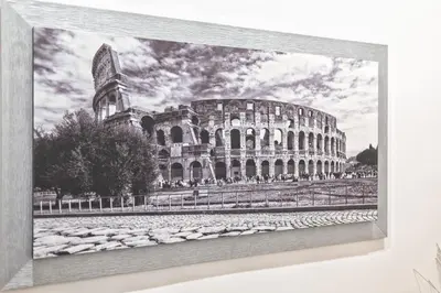a black and white picture of the coliseum at Casa Fabio in Rome