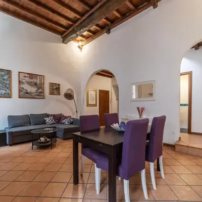 GuestHost - Pantheon Charming Apartment