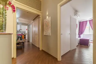 a hallway leading to a living room and a room with at Be My Guest in Rome
