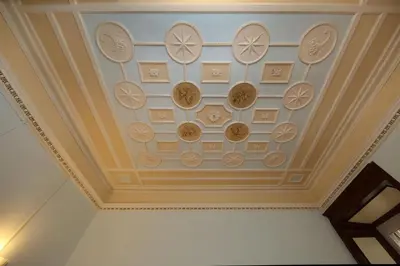 a coffered ceiling with medals on a ceiling at Tibullo Guesthouse in Rome