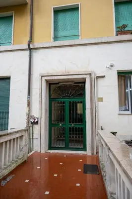 a green door in the side of a building at L'Oleandro di Alfredo in Rome