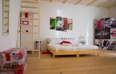 a bedroom with a bed and a book shelf at La 