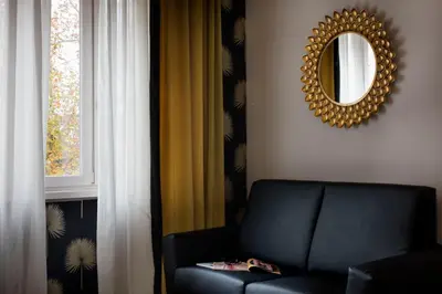 a living room with a couch and a mirror at Mi Hotel Home in Rome