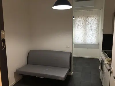 a room with a bench in front of a window at Ale 160 in Rome
