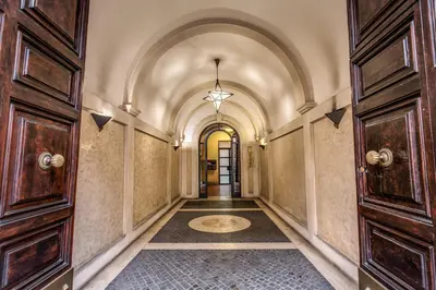 an empty hallway with an archway and doors at AMICI GUESTHOUSE in Rome