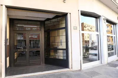 an entrance to a building with two glass doors at Affittacamere Arte nei Colori in Rome