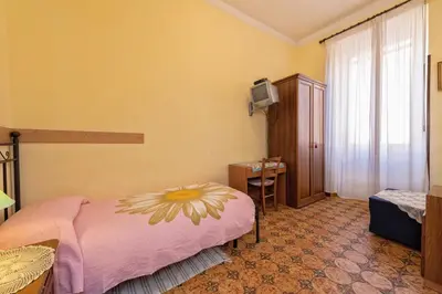 a bedroom with a pink bed with a flower on it at A Vinicius et Mita in Rome
