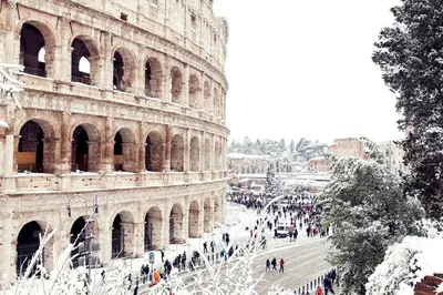 a group of people walking around the coliseum at Casa Veniero in Rome