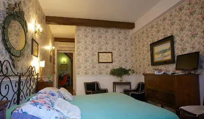 a bedroom with a bed and a tv in it at Guest House Arco Dei Tolomei in Rome