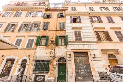 an old building with a green door and windows at Urbana Coliseum House in Rome