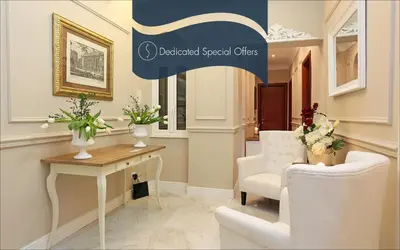 a living room with a table and two chairs at Daplace - Arena House in Rome