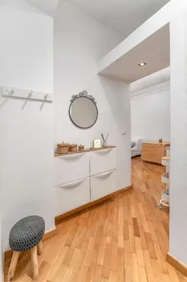 a white room with a chair and a mirror at La casa di Effe in Rome