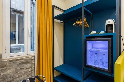 a blue and yellow room with a drink cooler at Seven in Rome
