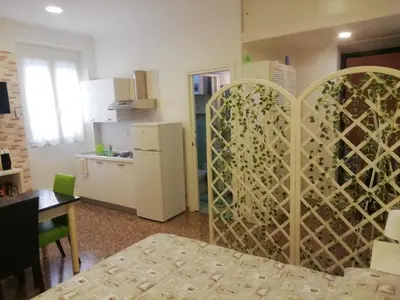 a room with a bed and a kitchen at Apartment Urbino 33 in Rome